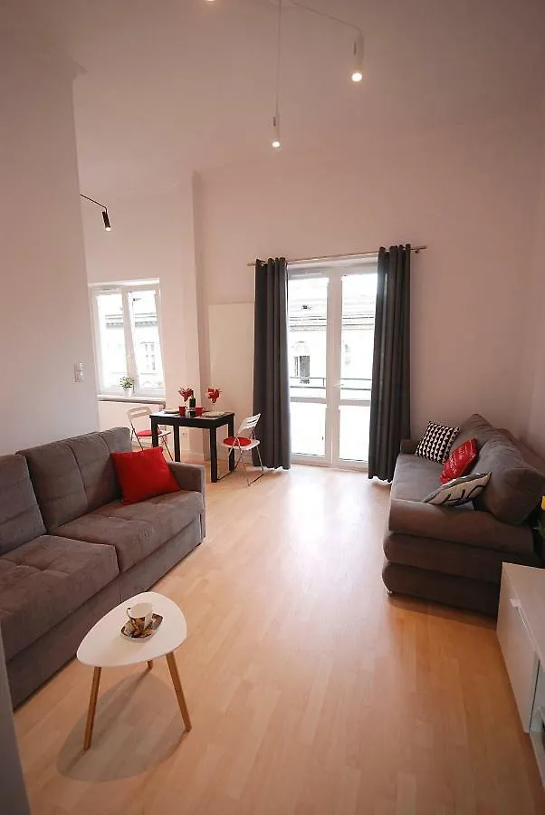 Nowy Apartament Wilcza Varşova Pansiyon